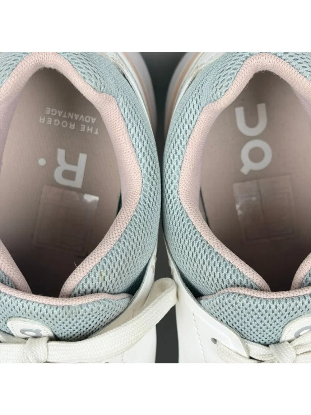 On Running The Roger Advantage Leather Tennis Shoes Womens 9 White Athletic